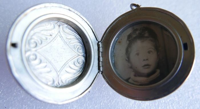 Vintage Photo Locket Pendant
