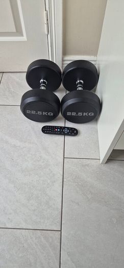 brand new 2x22.5kilo dumbbell weight set