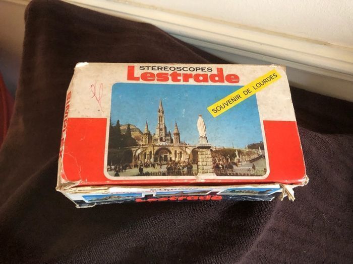 Three D Lestrade stereoscope viewer