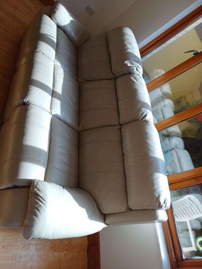 Leather Couch excellent condition