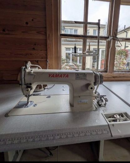 Industrial sewing machine and overlocker