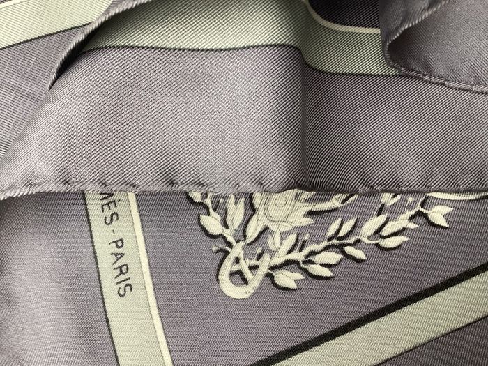 Hermes silk 90