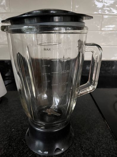 glass jug (blender blade but not motor attachment now)