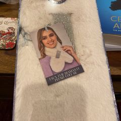 Plush scarf collar with detail
