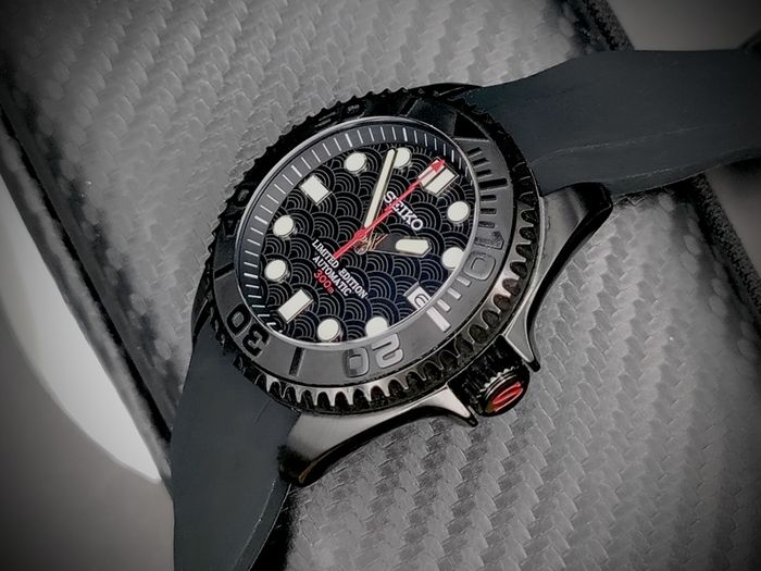 Dark Wave - Stealth Custom - Seiko Automatic