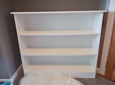 Solid wooden bookshelf - 3 shelves