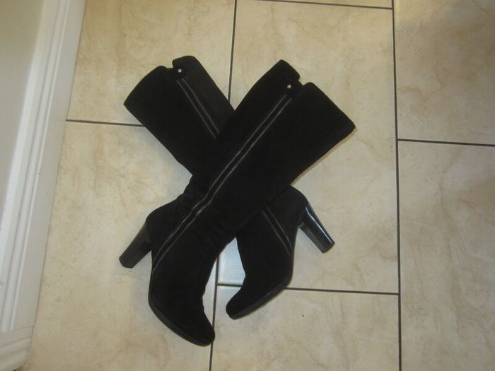 Bellissimo   talll black suede boots size 5