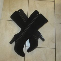 Bellissimo   talll black suede boots size 5