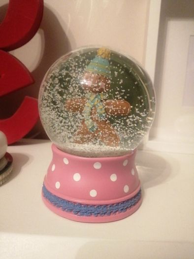 gingerbread man snowglobe