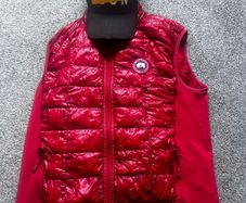 Red Canada Goose Gillet + Dsqaured Cap