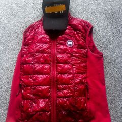 Red Canada Goose Gillet + Dsqaured Cap