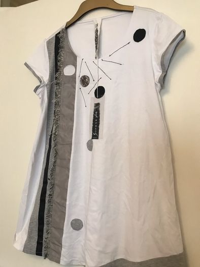 Stunning Tunic top new with tags