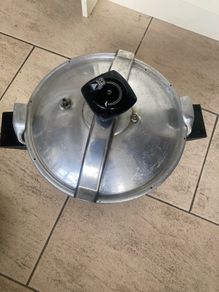 pressure cooker pot