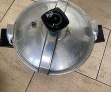 pressure cooker pot