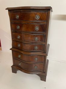 Antiques mahogony 6 drawer small chest