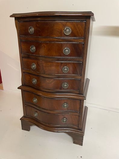 Antiques mahogony 6 drawer small chest