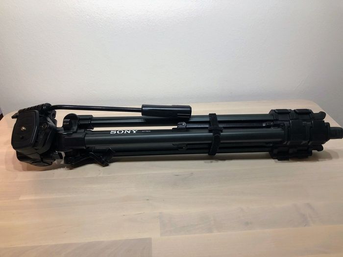 Sony VCT R640 Camera Tripod  As New Condition