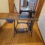 antiquue Singer foot sewing machine Image 2
