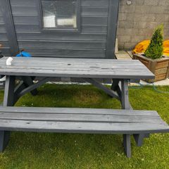 picnic table