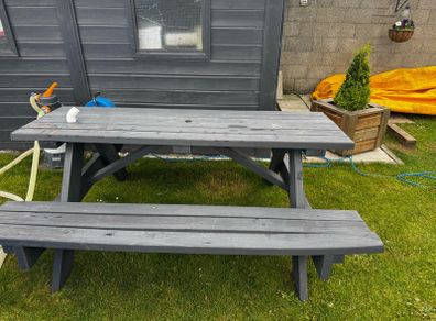 picnic table