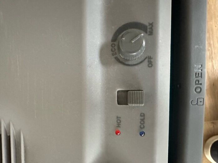 Hot and Cold Cooler Box