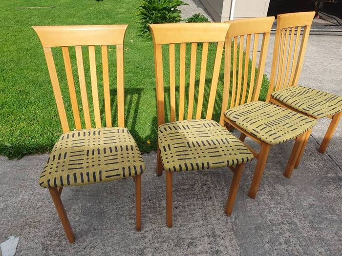 Set of 4 wooden dining chairs