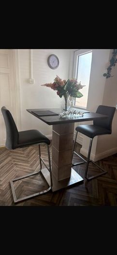 Breakfast bar and high stools