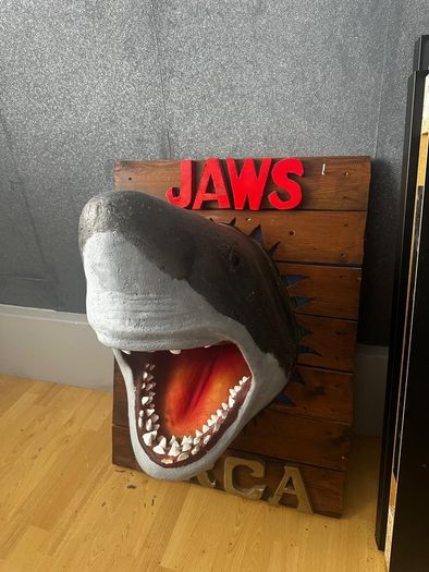 Iconic Jaws Wall Mount
