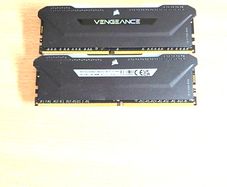 RAM Corsair Vengeance DDR4 8GB x2