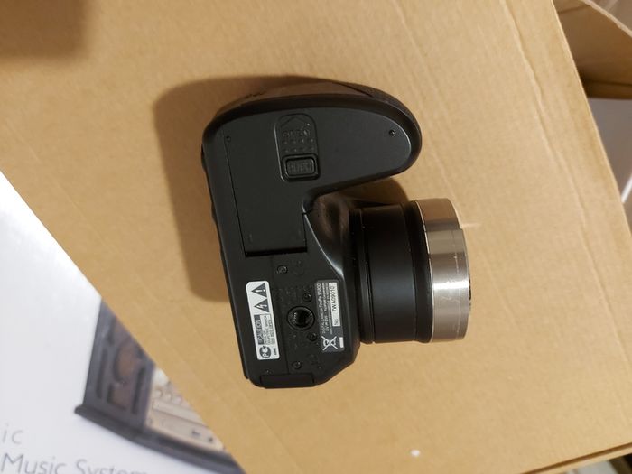 Fujifilm FinePix S5800 Digital Camera, Takes 4 AA Batteries, not powering on, for parts or repair