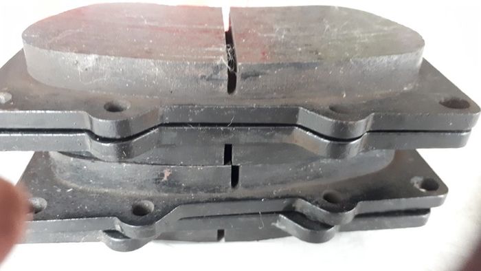 Front brake pads for Land Cruiser