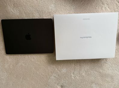 MacBook Pro M5 24GB 1TB Mint