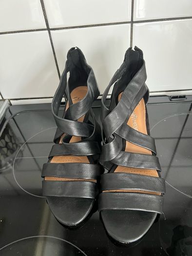 Ladies Clark's shoes size 6.5