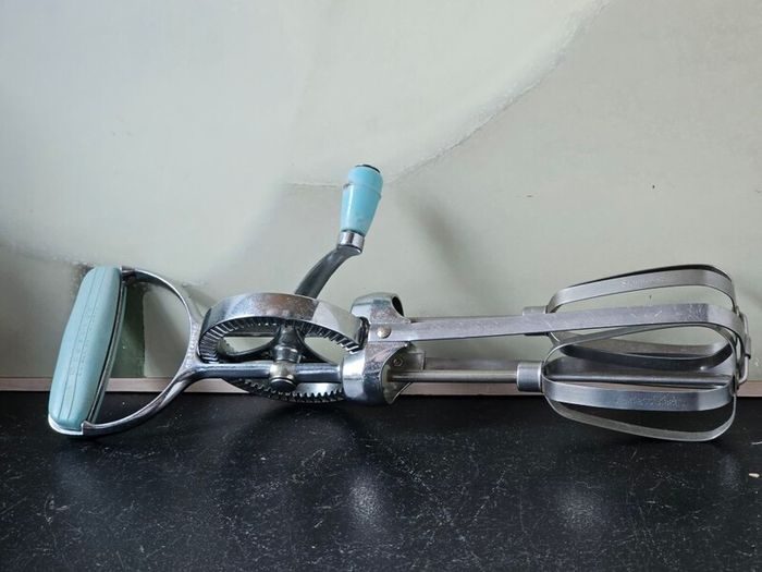 Vintage PRESTIGE Egg Beater Hand Whisk