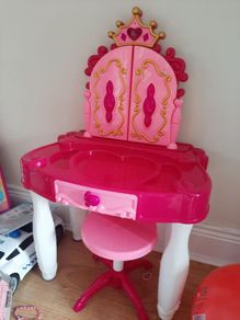 Light & Sounds Vanity Table