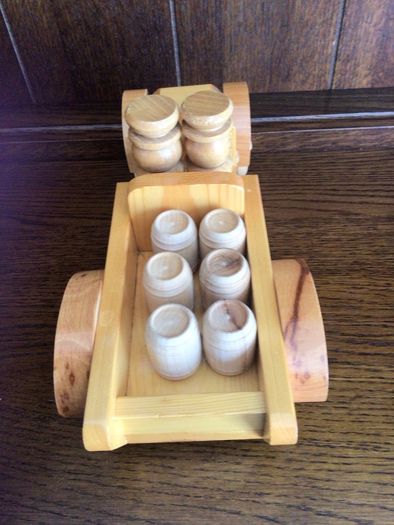 Vintage Wooden Toy Truck With 2 Figures And Kegs