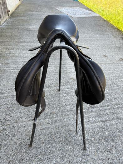 Jumping saddle