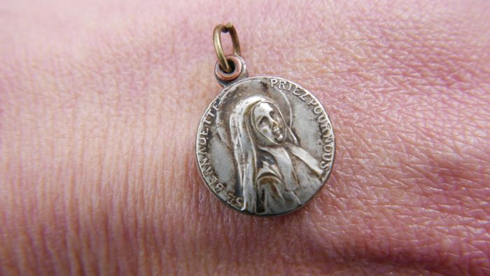 Vintage St Bernadette Sliding Medal with Tissue Relic--Vintage/Antique Round Reliquary/Theca Necklace Pendant--Lourdes Soubirous Saint Catholic