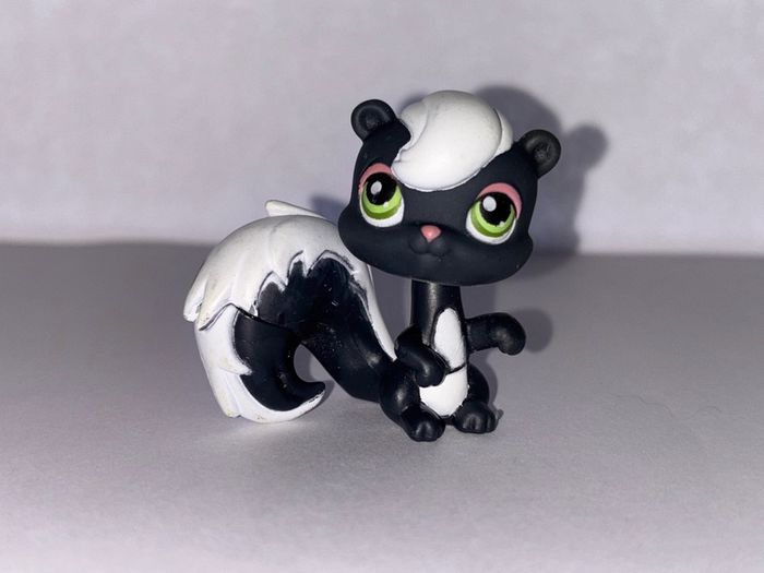 littlest pet shop (LPS) Skunk bundle!