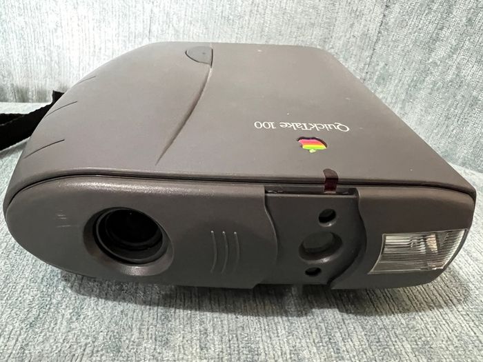 APPLE First Apple digital camera released 1994