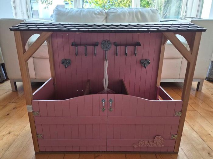 Generation doll stables and horse