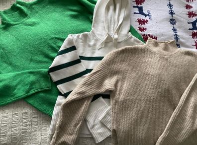 3 jumpers size S new and like new