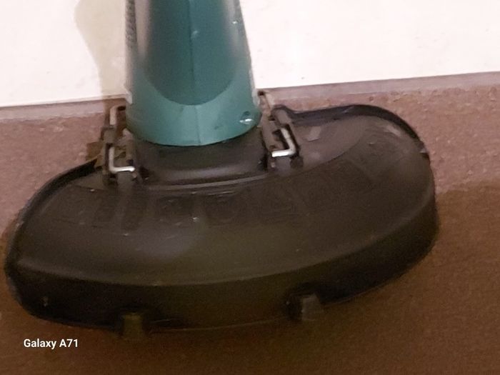 Bosch Easy 23cm Garden Strimmer in very good condition