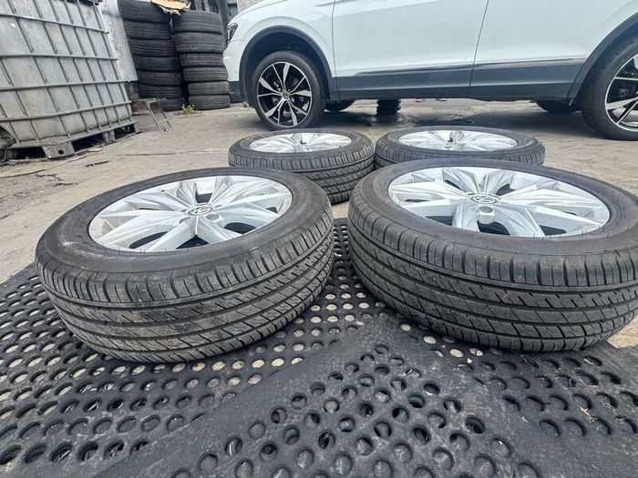 VW Tiguan Alloy Wheels Genuine set came off Tiguan