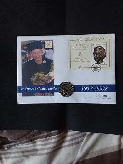 Queen Elizabeth II 2002 Golden Jubilee Coin and Mini-Sheet Stamp Cover ( Gibraltar 1 Crown )