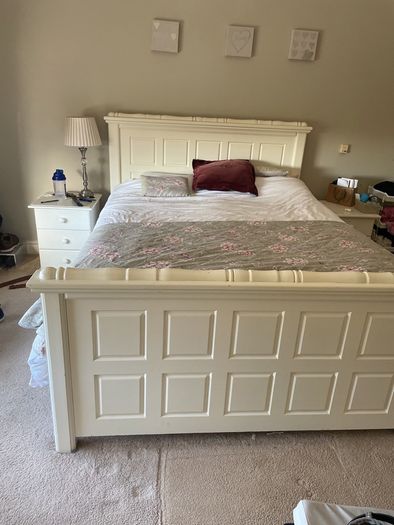 kingsize bed