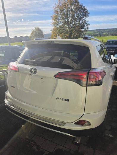Breaking toyota Rav 4
