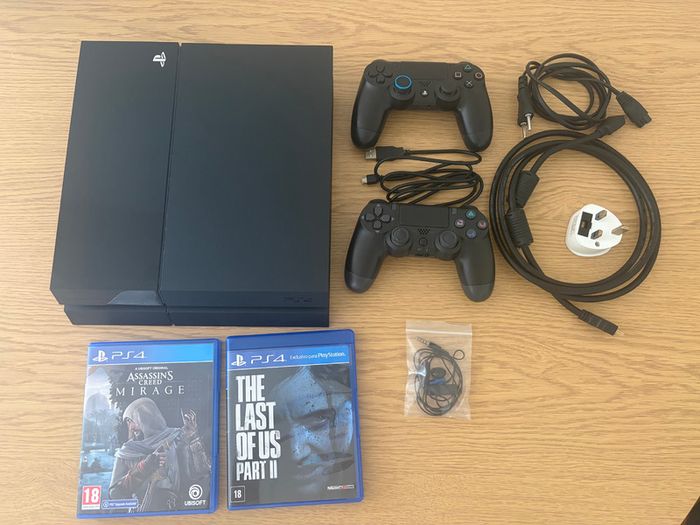 PS4 500GB Great Condition Full Bundle