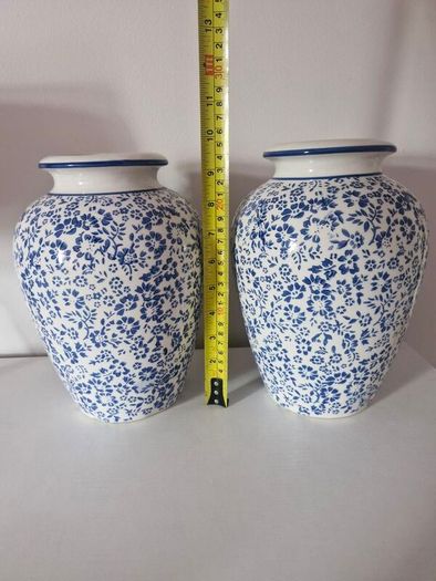 2 Vases