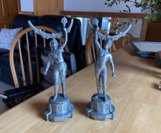 Pair of metal statues - vintage